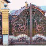 Кованые заборы (ограждения) для частных домов — выбираем свой стиль