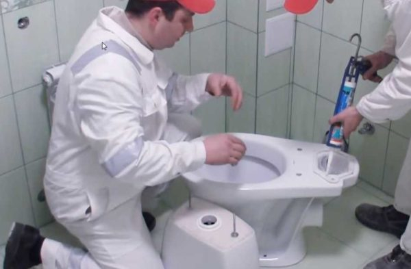 Как самостоятельно установить унитаз