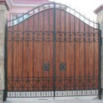 Кованые заборы (ограждения) для частных домов — выбираем свой стиль