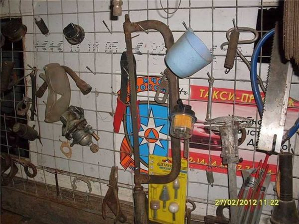 Полезные приспособления для гаража своими руками