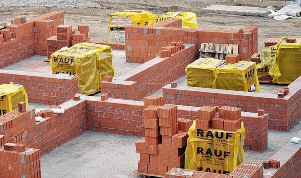 Керамический кирпич из глины — виды и габариты по стандарту