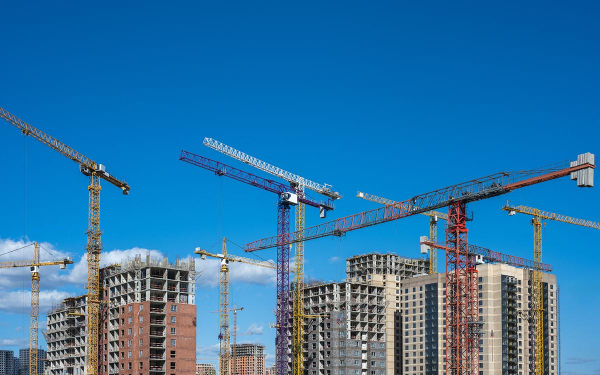 Спрос на новостройки Москвы и Подмосковья снизился в 1,6 раза за год