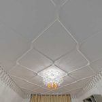Как отделать молдингами стену и потолок