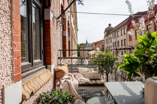 Бежевая гостиная и синяя спальня: квартира в Гётеборге (74 кв. м)