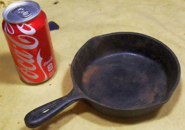 Как почистить сковороду от нагара в домашних условиях