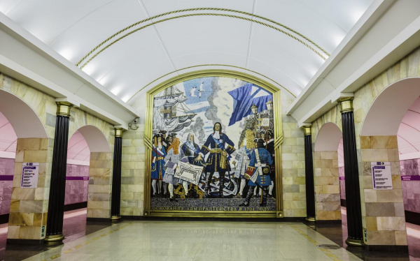 8 самых интересных станций метро Петербурга