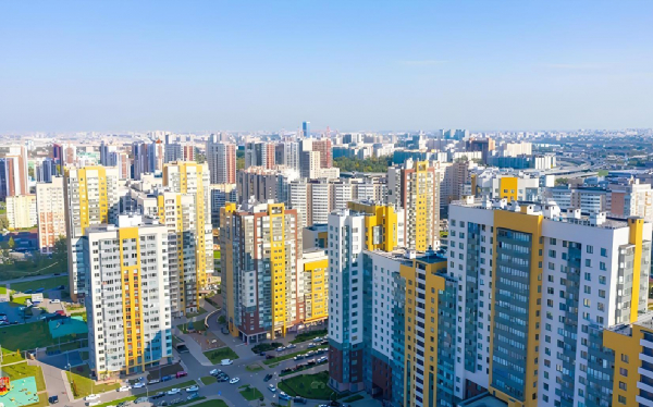 Спрос падает, но цены растут: итоги полугодия на рынке новостроек Москвы