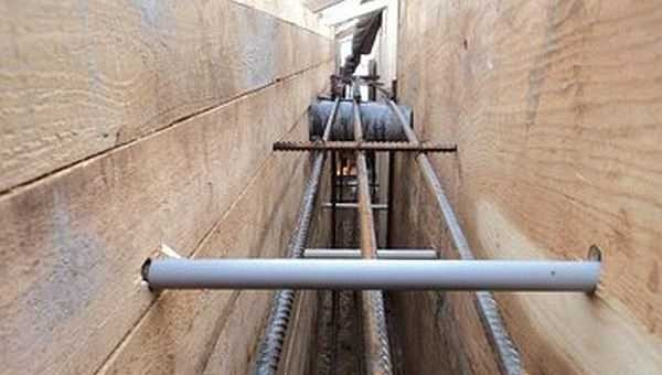 Опалубка для фундамента: как сделать и установить + способы сэкономить Опалубка для фундамента: как сделать и установить + способы сэкономить