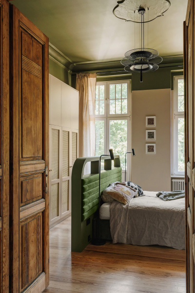 Акцентная кухня, винтажные двери и высокие потолки: квартира во Вроцлаве Акцентная кухня, винтажные двери и высокие потолки: квартира во Вроцлаве