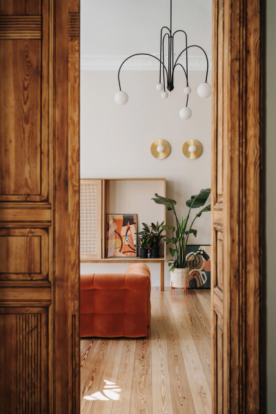 Акцентная кухня, винтажные двери и высокие потолки: квартира во Вроцлаве Акцентная кухня, винтажные двери и высокие потолки: квартира во Вроцлаве