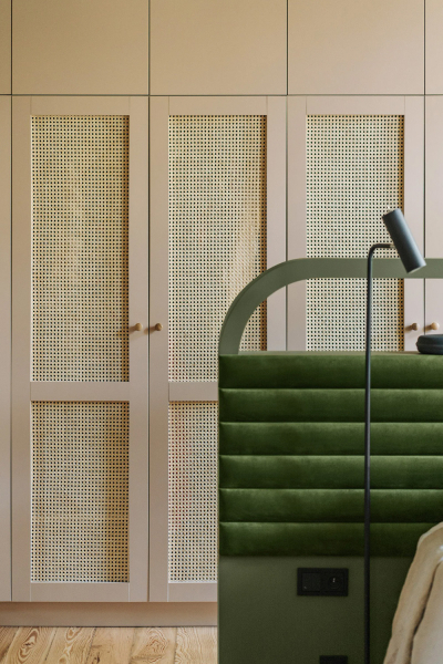 Акцентная кухня, винтажные двери и высокие потолки: квартира во Вроцлаве Акцентная кухня, винтажные двери и высокие потолки: квартира во Вроцлаве