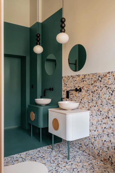 Акцентная кухня, винтажные двери и высокие потолки: квартира во Вроцлаве Акцентная кухня, винтажные двери и высокие потолки: квартира во Вроцлаве