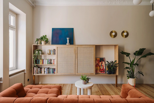 Акцентная кухня, винтажные двери и высокие потолки: квартира во Вроцлаве Акцентная кухня, винтажные двери и высокие потолки: квартира во Вроцлаве