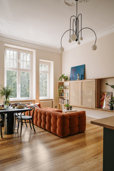 Акцентная кухня, винтажные двери и высокие потолки: квартира во Вроцлаве Акцентная кухня, винтажные двери и высокие потолки: квартира во Вроцлаве