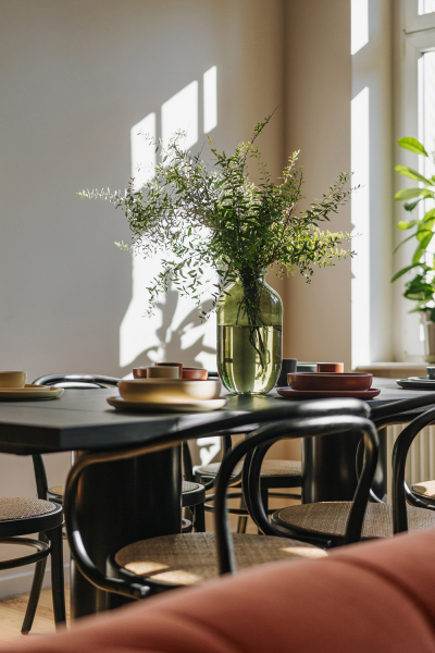 Акцентная кухня, винтажные двери и высокие потолки: квартира во Вроцлаве Акцентная кухня, винтажные двери и высокие потолки: квартира во Вроцлаве