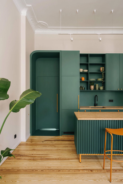 Акцентная кухня, винтажные двери и высокие потолки: квартира во Вроцлаве Акцентная кухня, винтажные двери и высокие потолки: квартира во Вроцлаве