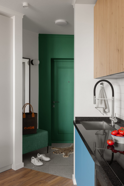 Красочный дизайн маленькой квартиры со сложной планировкой в Алматы(45 кв. м) Красочный дизайн маленькой квартиры со сложной планировкой в Алматы(45 кв. м)