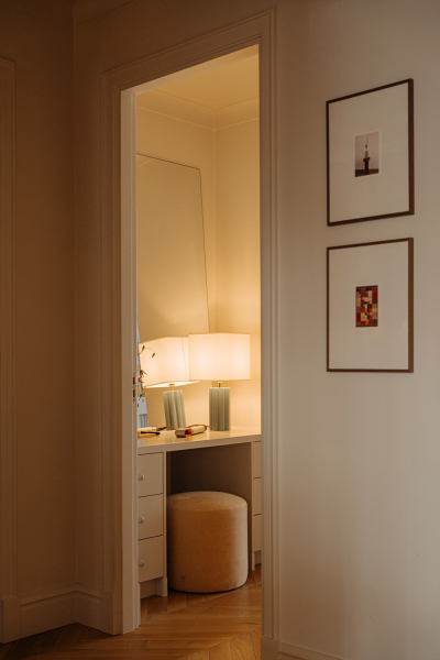 Приятный современный дизайн апартаментов в доме на канале в Амстердаме Приятный современный дизайн апартаментов в доме на канале в Амстердаме