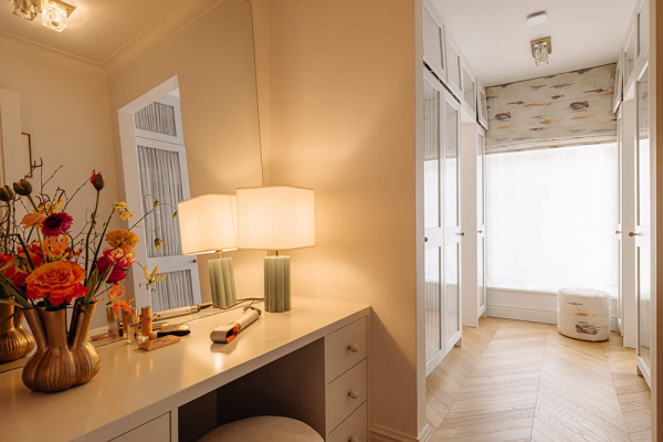 Приятный современный дизайн апартаментов в доме на канале в Амстердаме Приятный современный дизайн апартаментов в доме на канале в Амстердаме