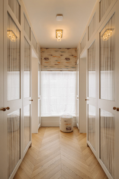 Приятный современный дизайн апартаментов в доме на канале в Амстердаме Приятный современный дизайн апартаментов в доме на канале в Амстердаме