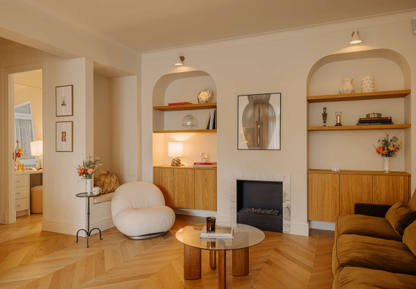 Приятный современный дизайн апартаментов в доме на канале в Амстердаме Приятный современный дизайн апартаментов в доме на канале в Амстердаме