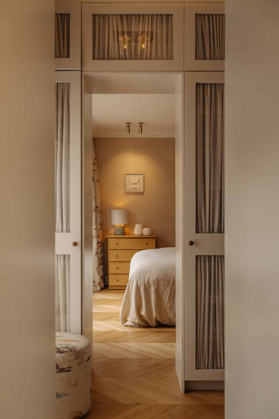 Приятный современный дизайн апартаментов в доме на канале в Амстердаме Приятный современный дизайн апартаментов в доме на канале в Амстердаме