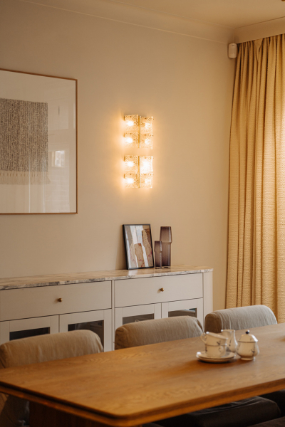 Приятный современный дизайн апартаментов в доме на канале в Амстердаме Приятный современный дизайн апартаментов в доме на канале в Амстердаме