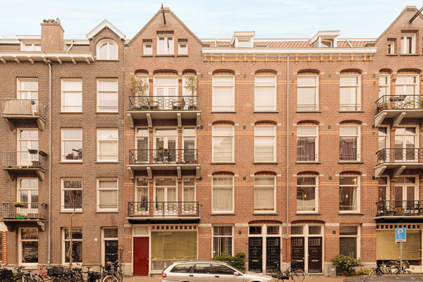 Приятный современный дизайн апартаментов в доме на канале в Амстердаме Приятный современный дизайн апартаментов в доме на канале в Амстердаме