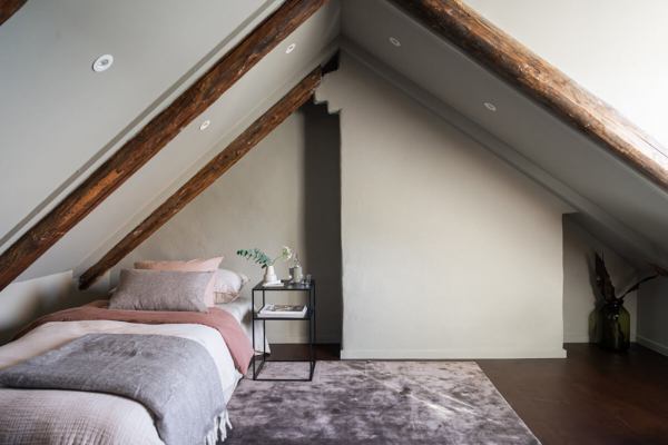 Роскошный интерьер мансардной квартиры в Стокгольме