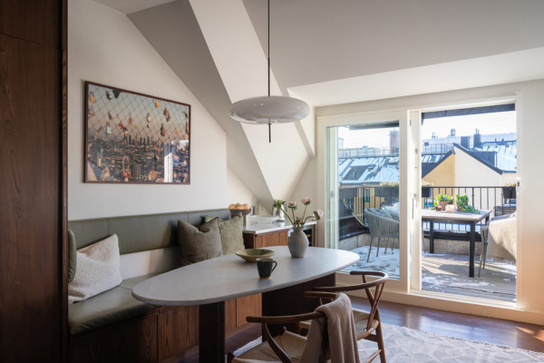 Роскошный интерьер мансардной квартиры в Стокгольме