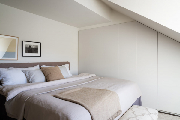 Роскошный интерьер мансардной квартиры в Стокгольме