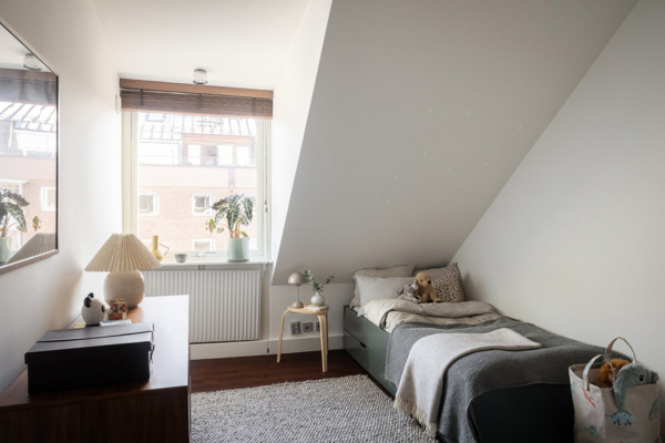 Роскошный интерьер мансардной квартиры в Стокгольме