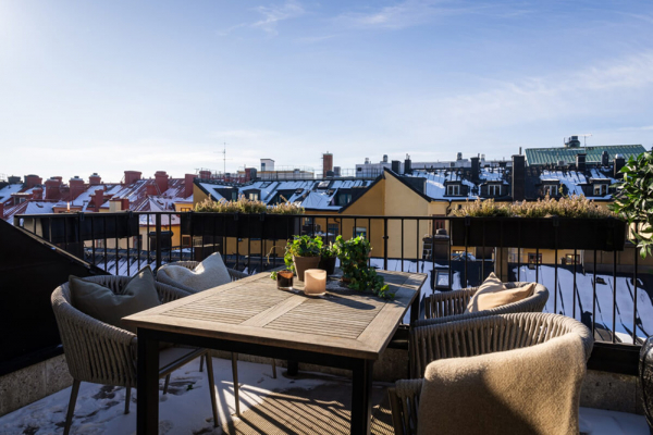 Роскошный интерьер мансардной квартиры в Стокгольме