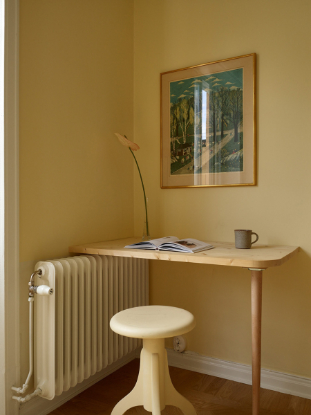 Шведская квартира с пастельными спальнями и видами на залив (54 кв. м)