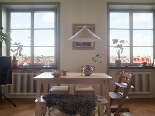 Шведская квартира с пастельными спальнями и видами на залив (54 кв. м)