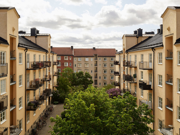 Шведская квартира с пастельными спальнями и видами на залив (54 кв. м)