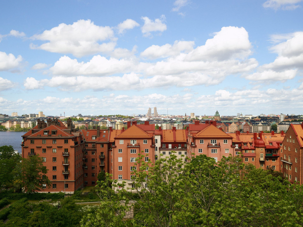 Шведская квартира с пастельными спальнями и видами на залив (54 кв. м)