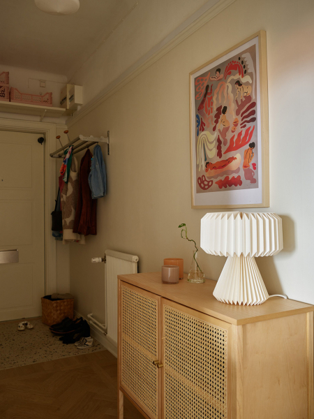 Шведская квартира с пастельными спальнями и видами на залив (54 кв. м)