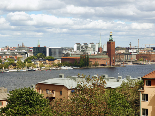 Шведская квартира с пастельными спальнями и видами на залив (54 кв. м)