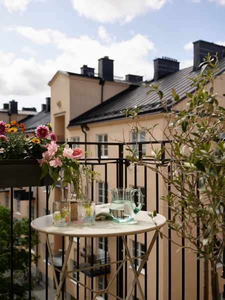 Шведская квартира с пастельными спальнями и видами на залив (54 кв. м)