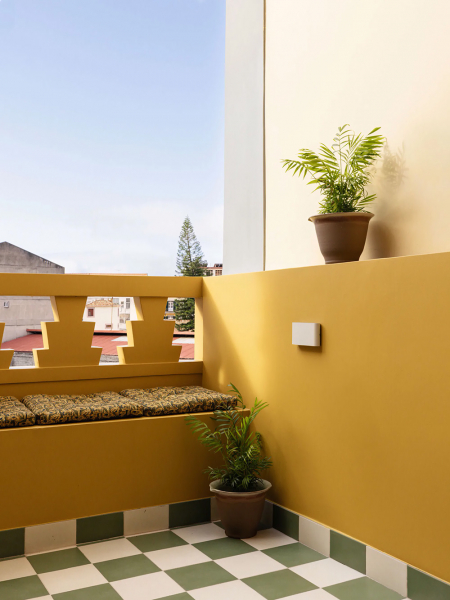 Солнечная квартира в уникальном доме на острове Мадейра