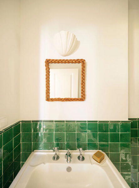 Солнечная квартира в уникальном доме на острове Мадейра