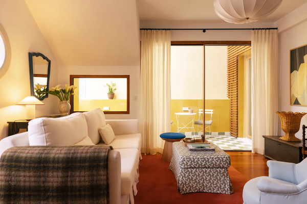 Солнечная квартира в уникальном доме на острове Мадейра