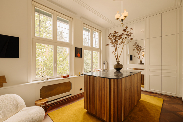 Великолепные апартаменты в Амстердаме, вдохновлённые парижскими интерьерами Великолепные апартаменты в Амстердаме, вдохновлённые парижскими интерьерами