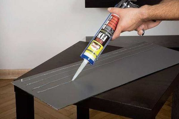 Как повесить зеркало на стену, шкаф