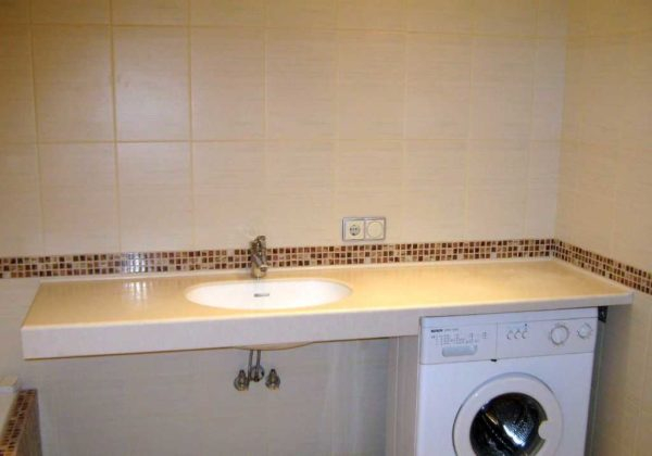 Столешница в ванную под раковину: выбор и самостоятельное изготовление