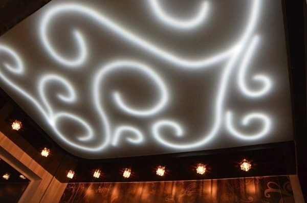 Как разместить светильники на потолке