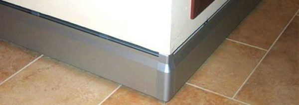 Плинтусное отопление — стоит делать или нет?