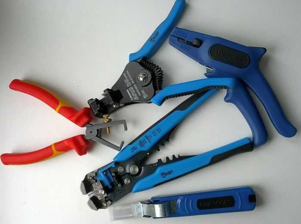 Набор инструментов для домашнего электрика