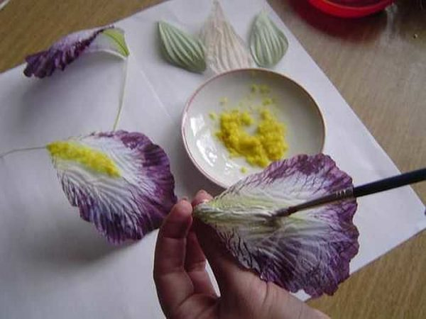 Как сделать цветы из гофробумаги (60 фото)